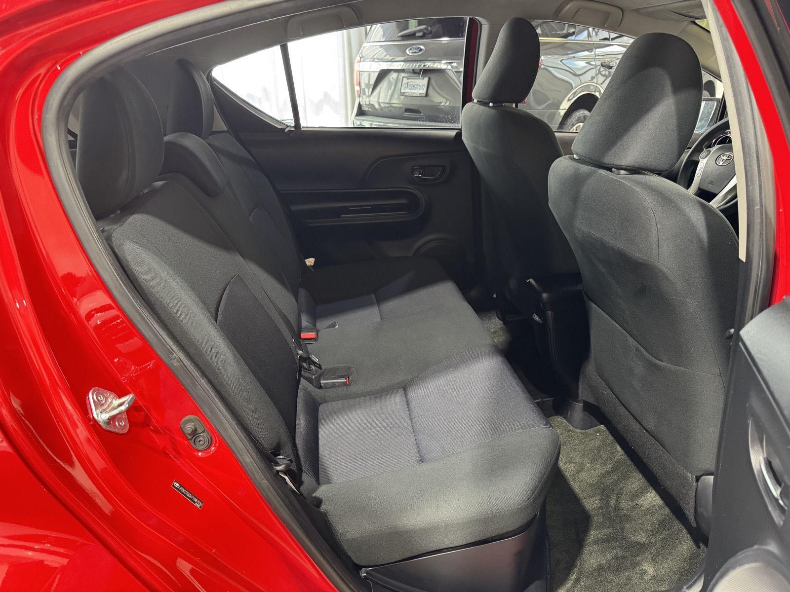 Vehicle photo 19