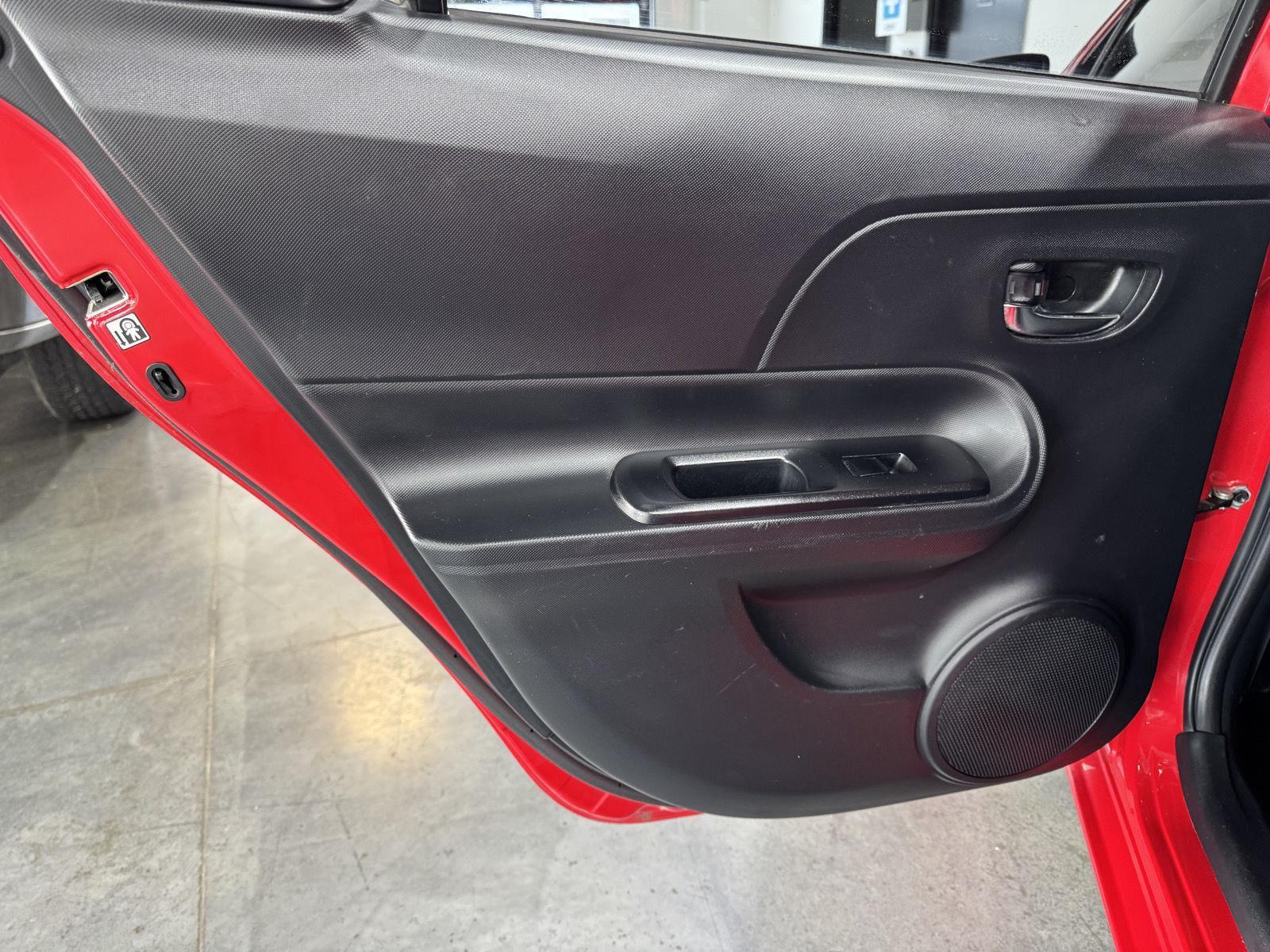 Vehicle photo 24