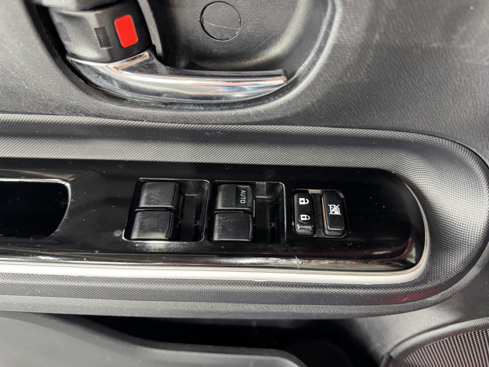 Vehicle photo 29
