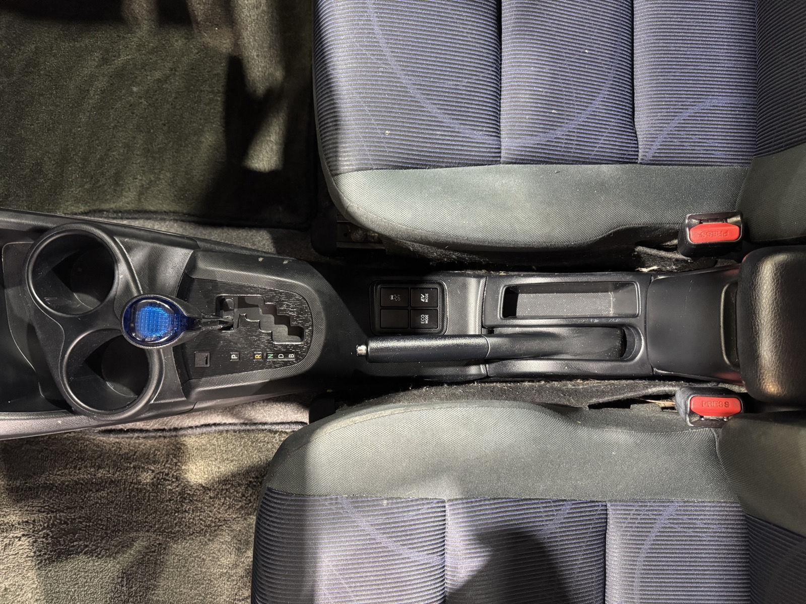 Vehicle photo 30