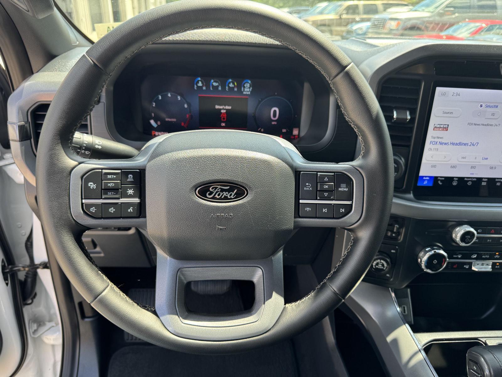 Vehicle photo 12
