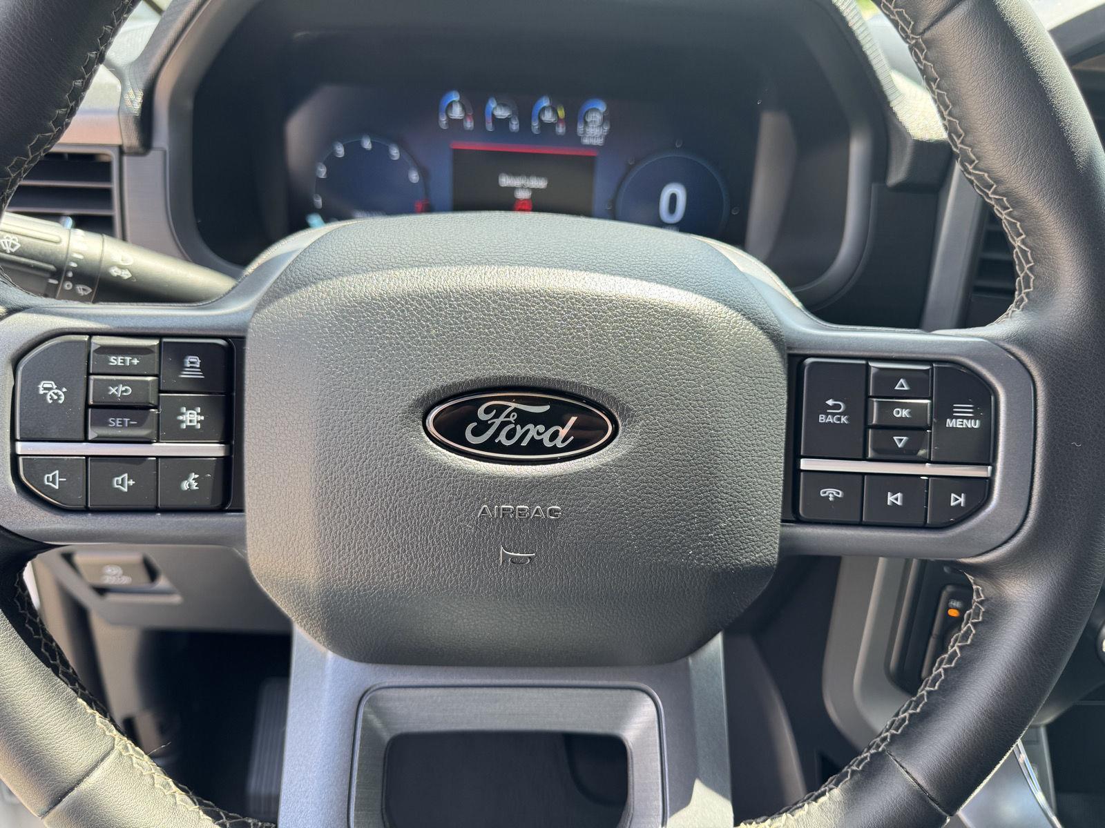 Vehicle photo 13