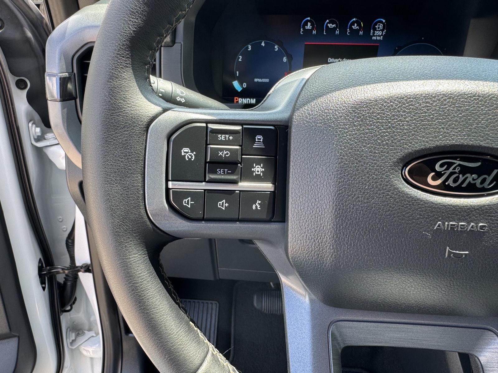 Vehicle photo 14