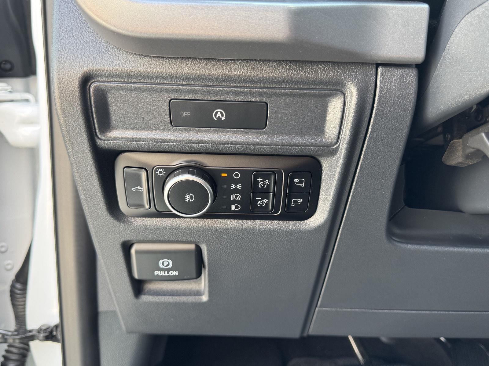 Vehicle photo 16