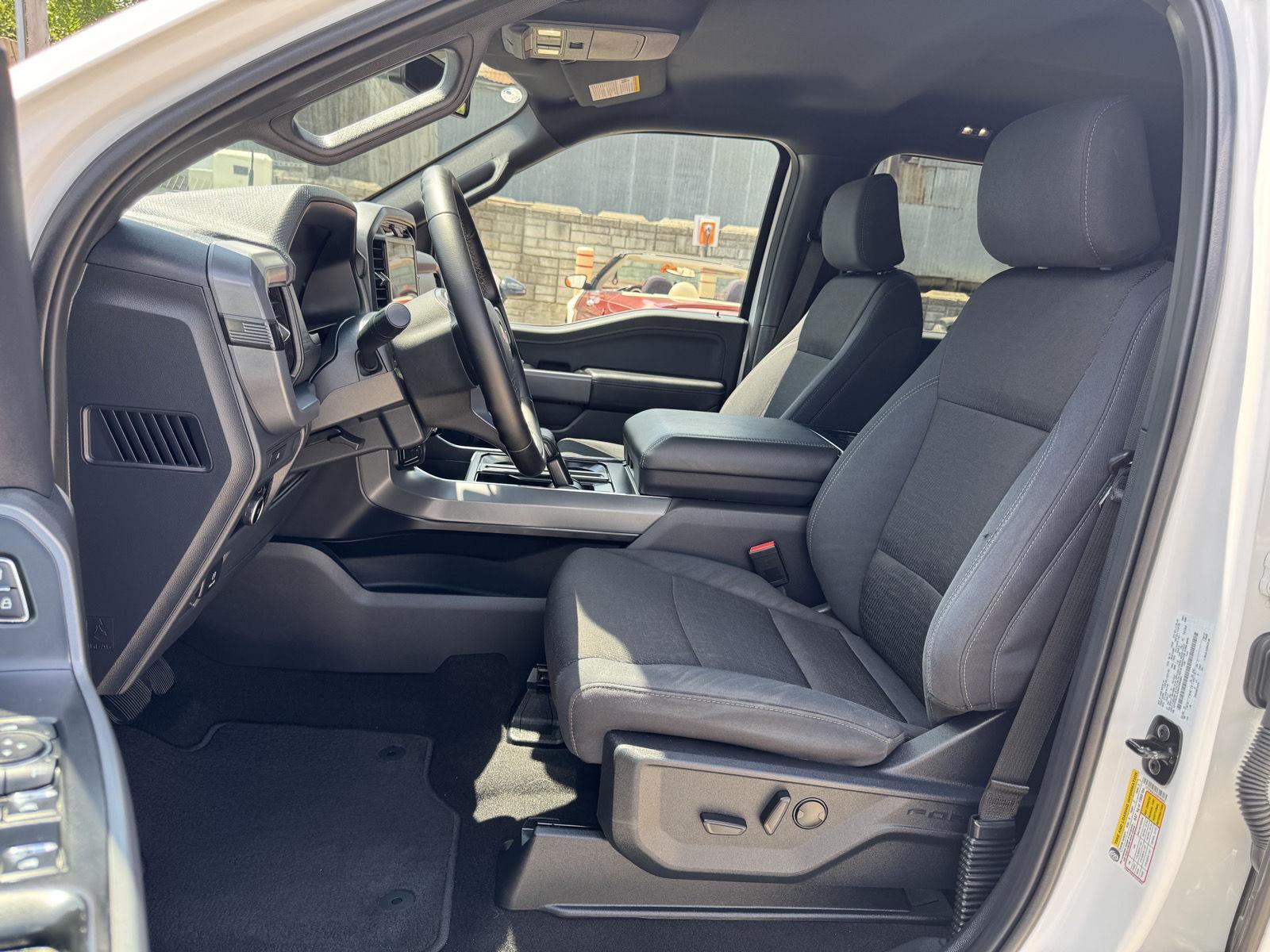 Vehicle photo 18