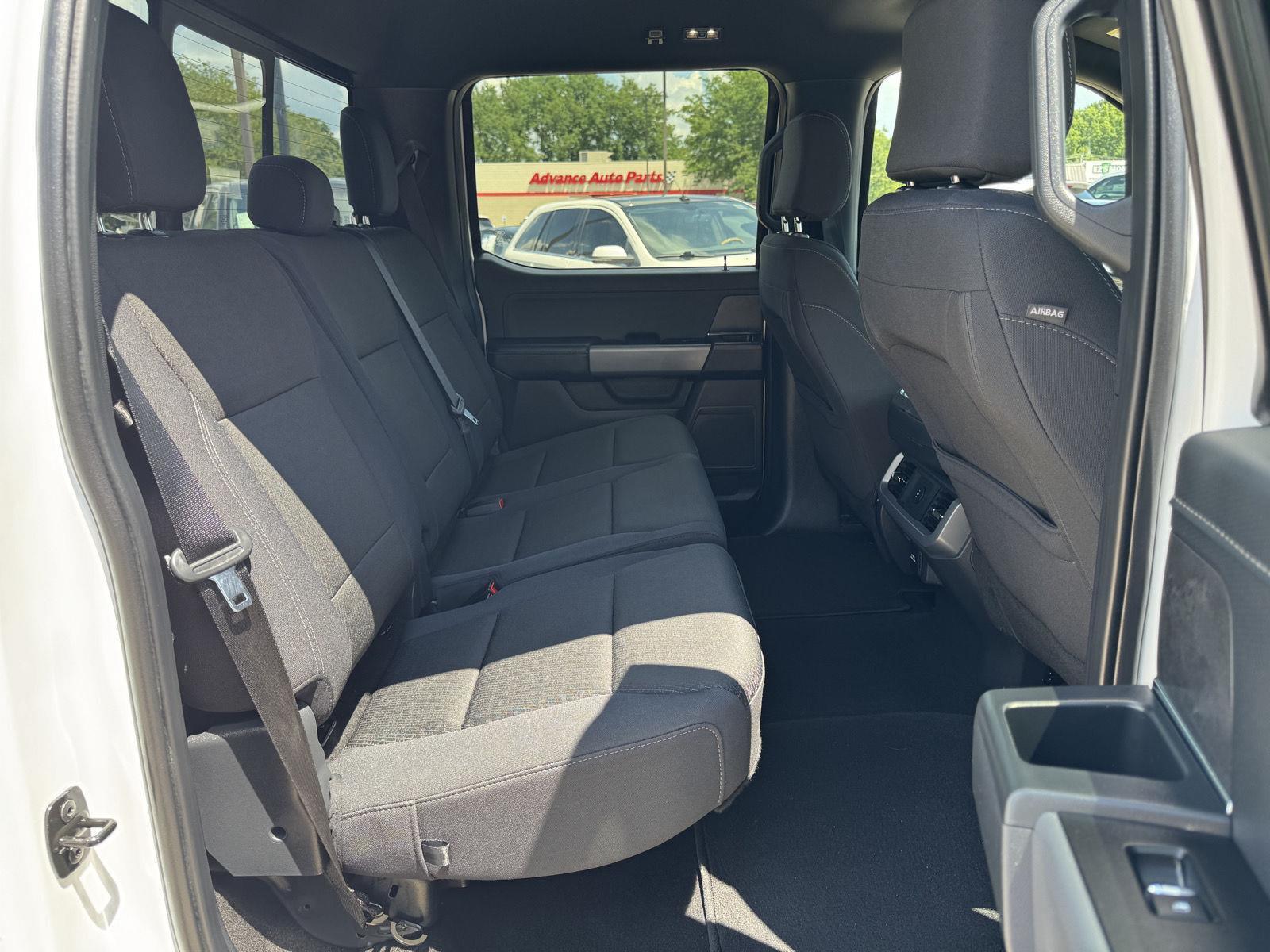 Vehicle photo 24