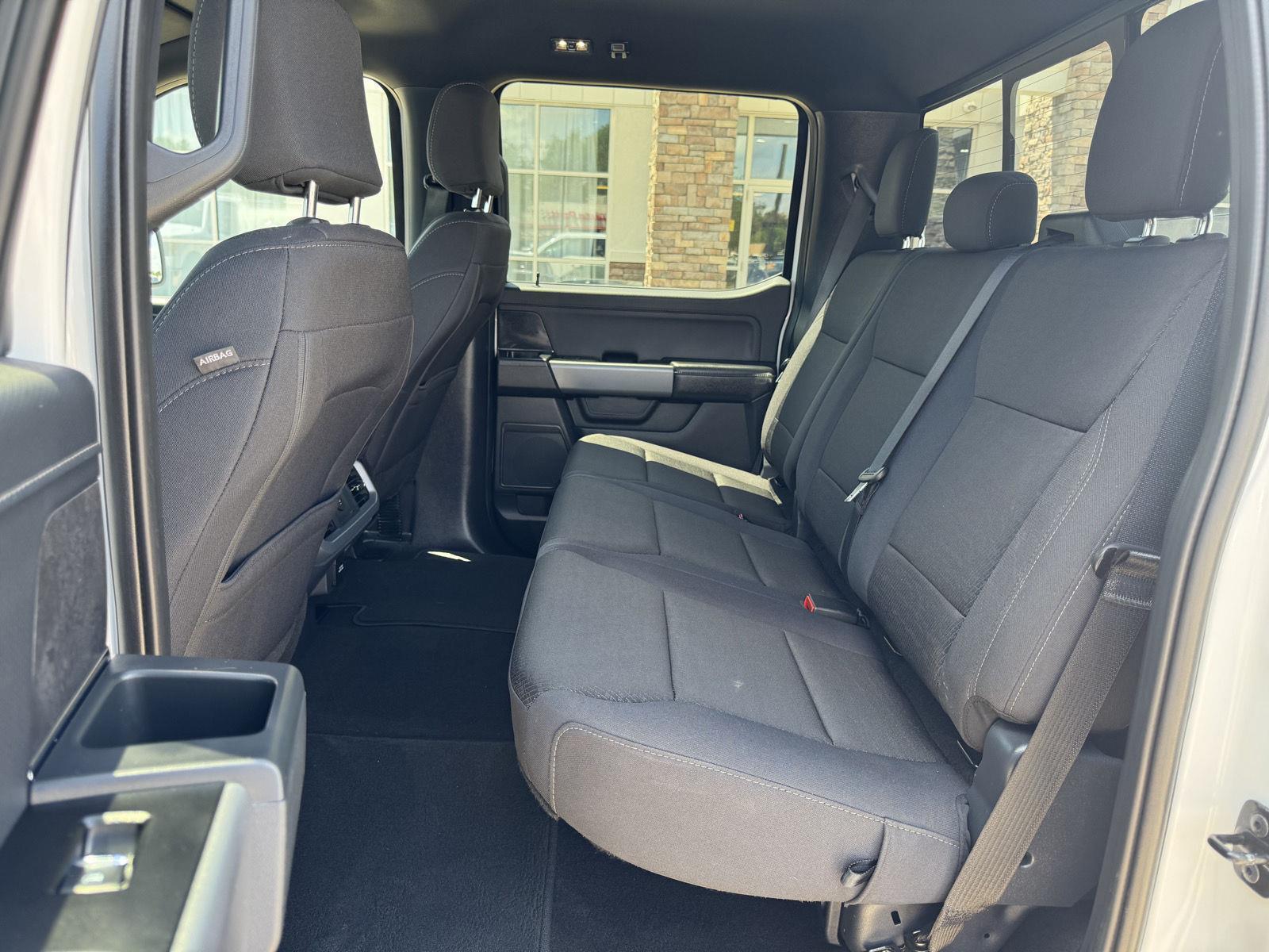 Vehicle photo 26