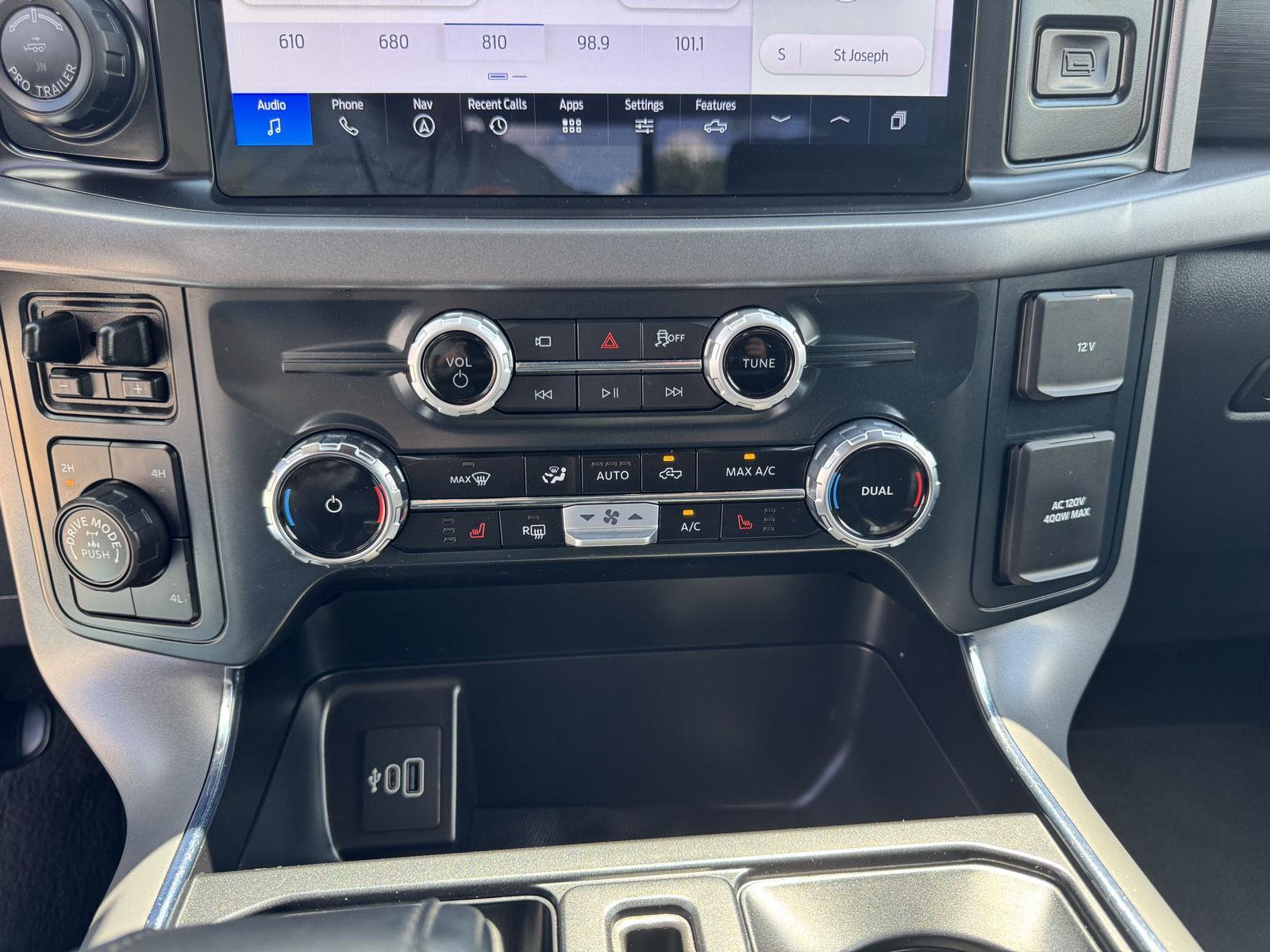 Vehicle photo 32