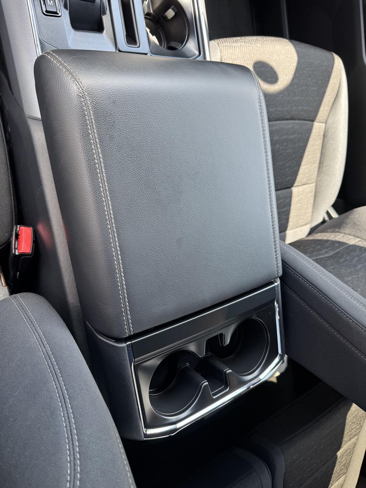Vehicle photo 35