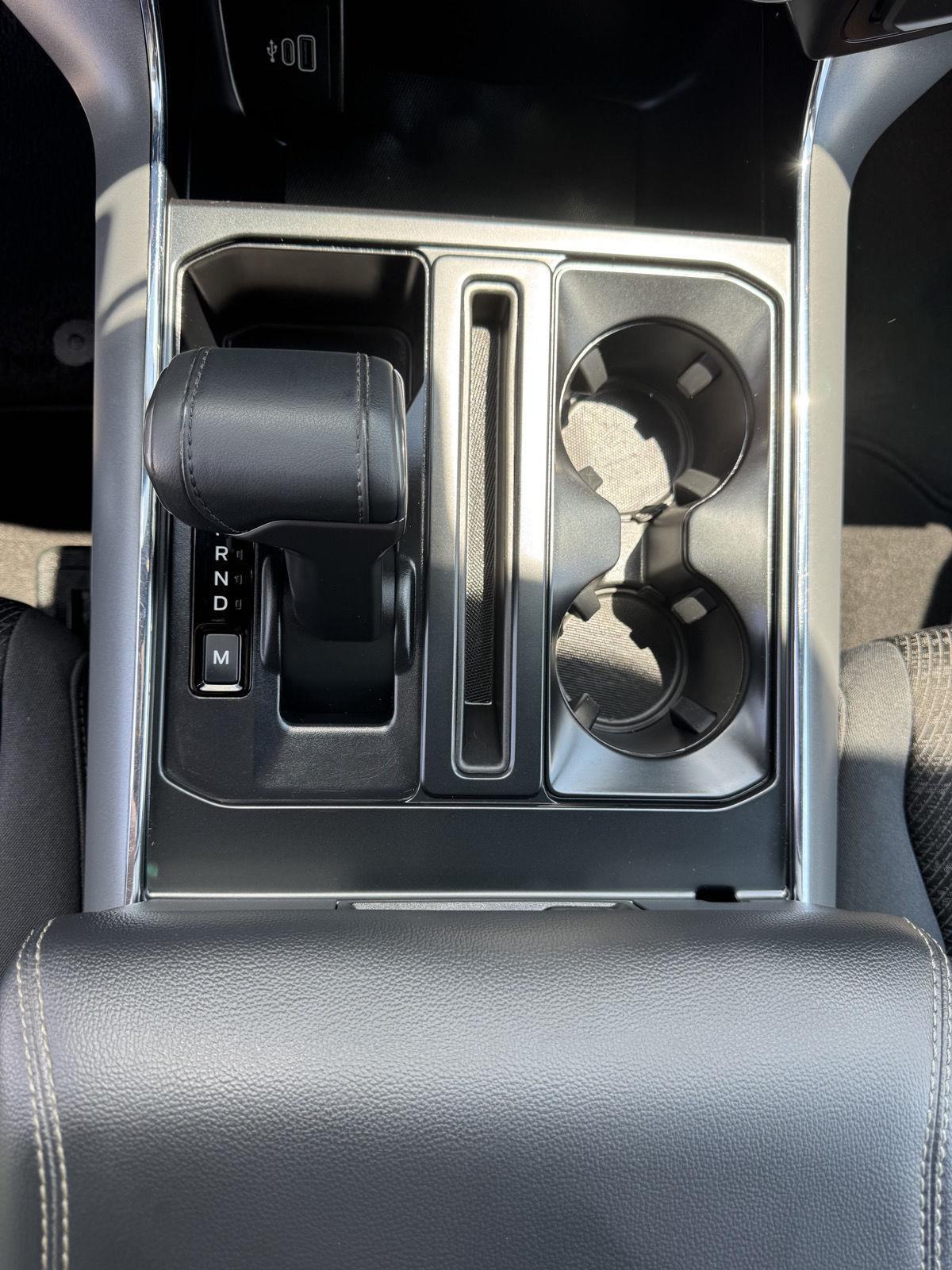 Vehicle photo 36