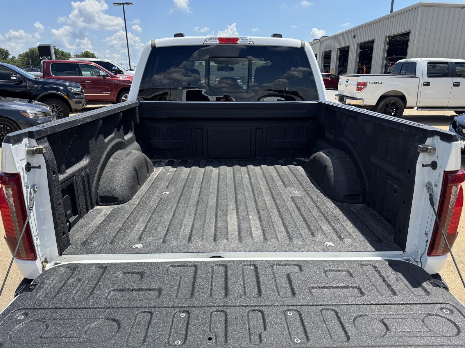 Vehicle photo 37