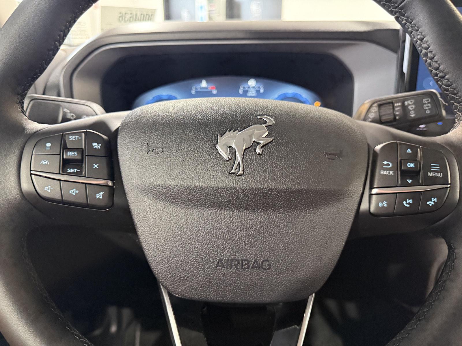 Vehicle photo 11