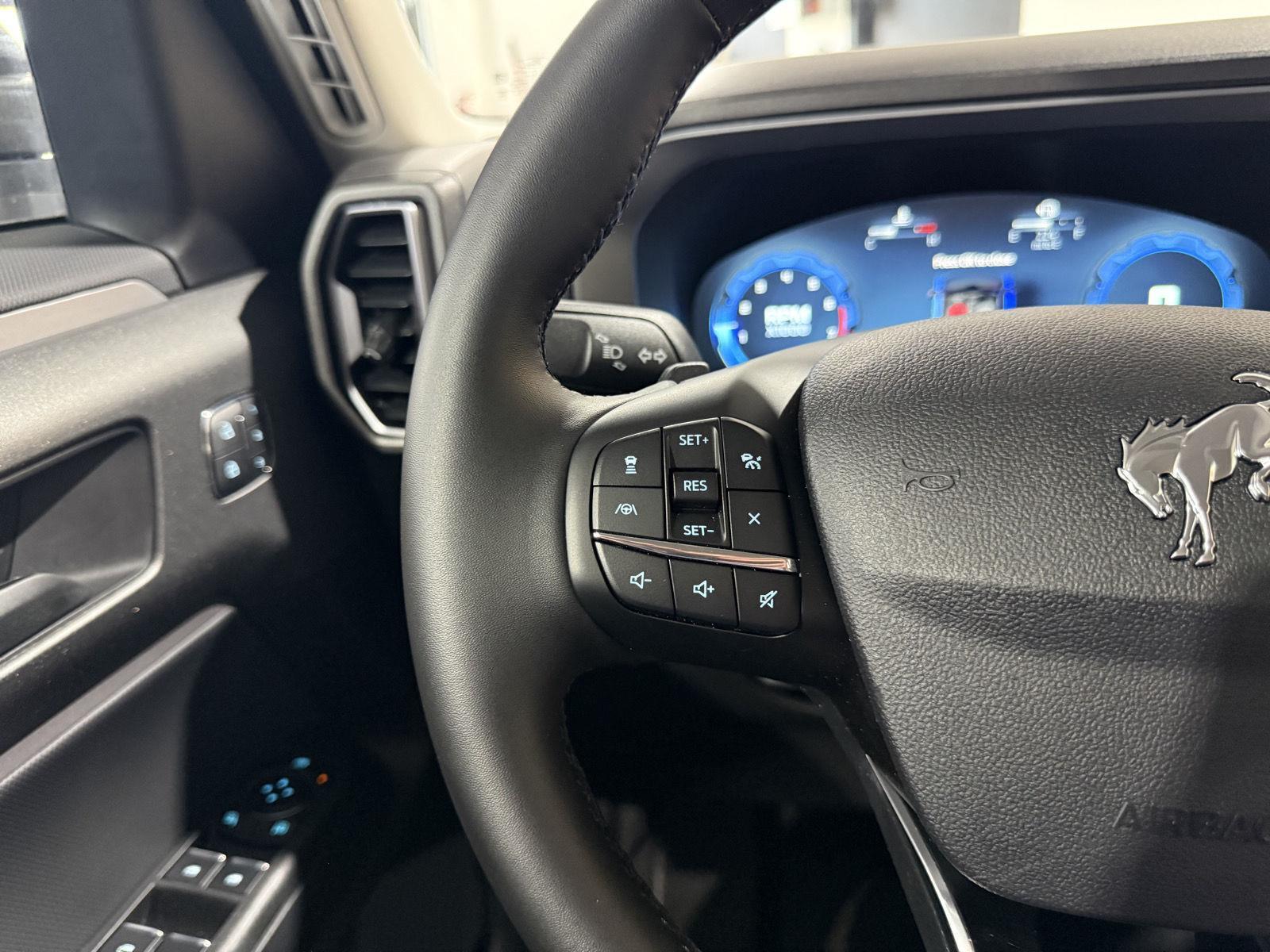 Vehicle photo 12