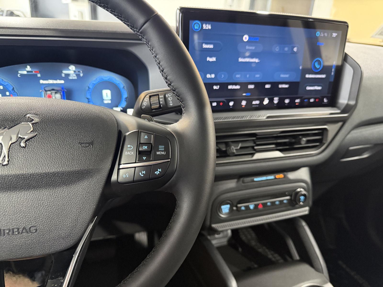 Vehicle photo 13