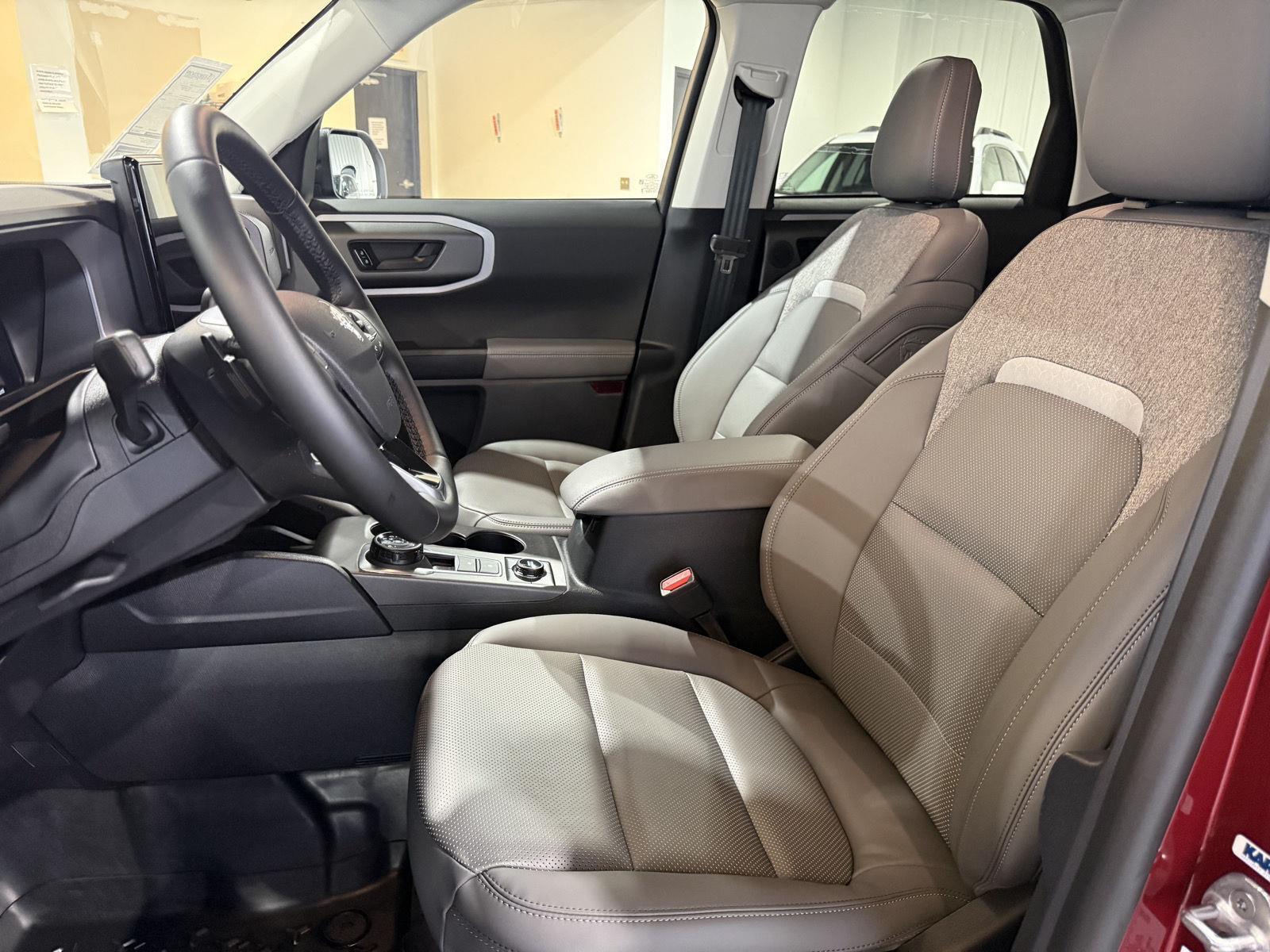 Vehicle photo 17