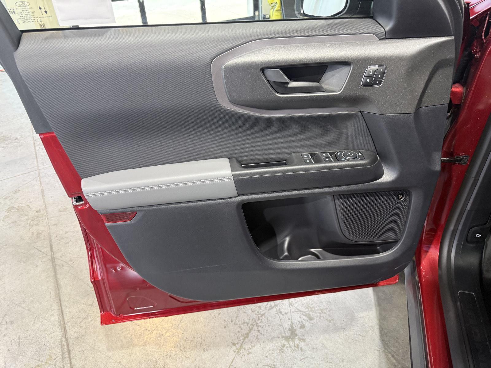 Vehicle photo 20