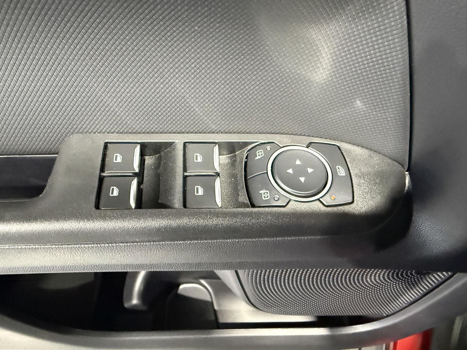 Vehicle photo 21