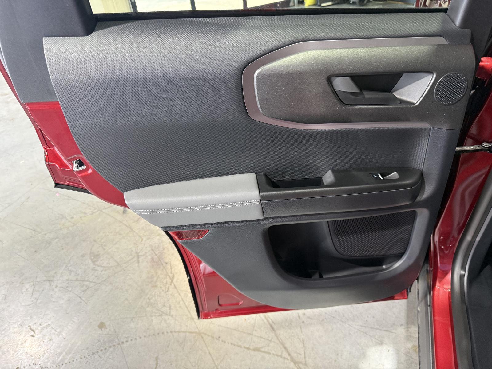 Vehicle photo 22