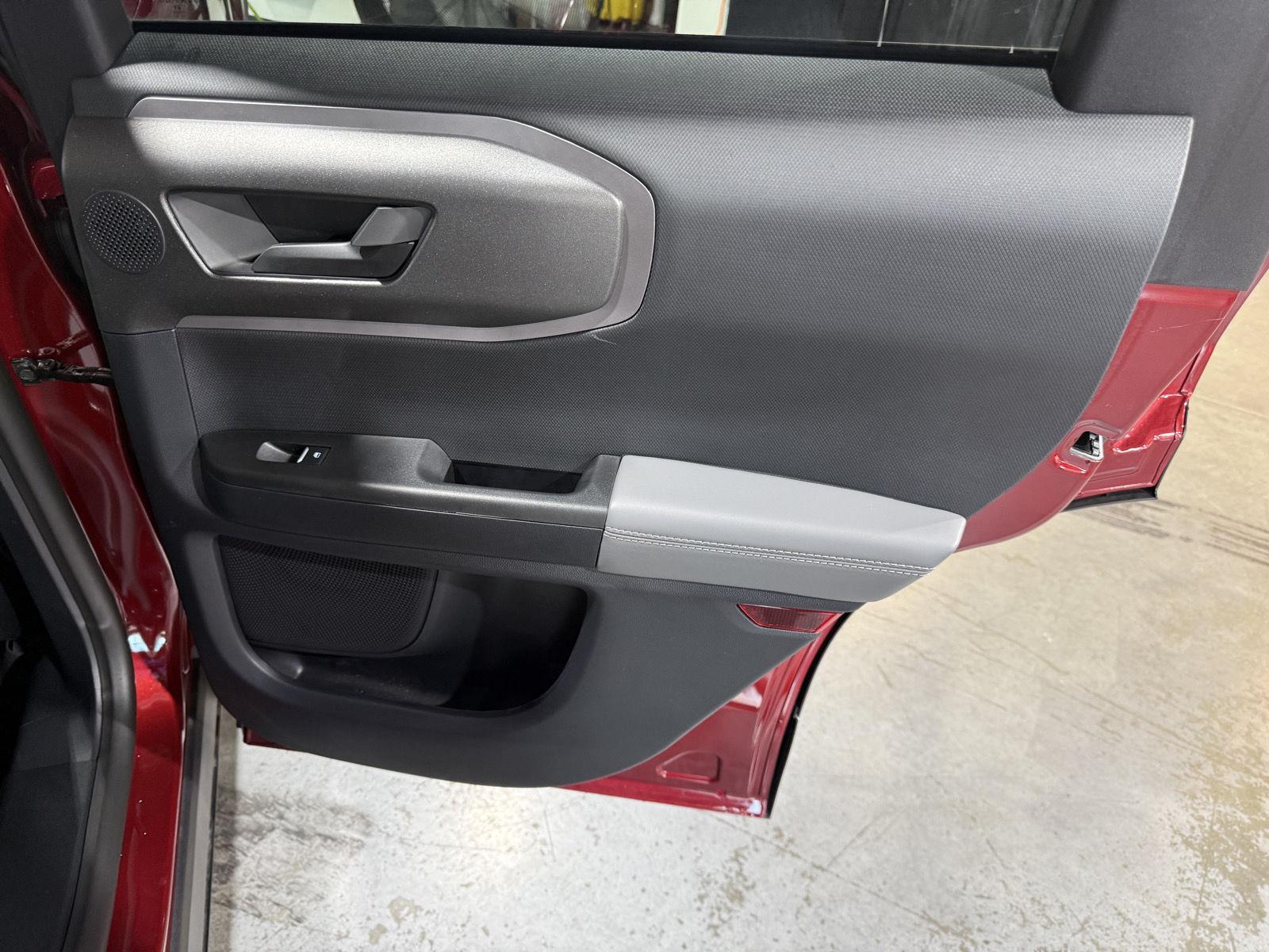 Vehicle photo 24