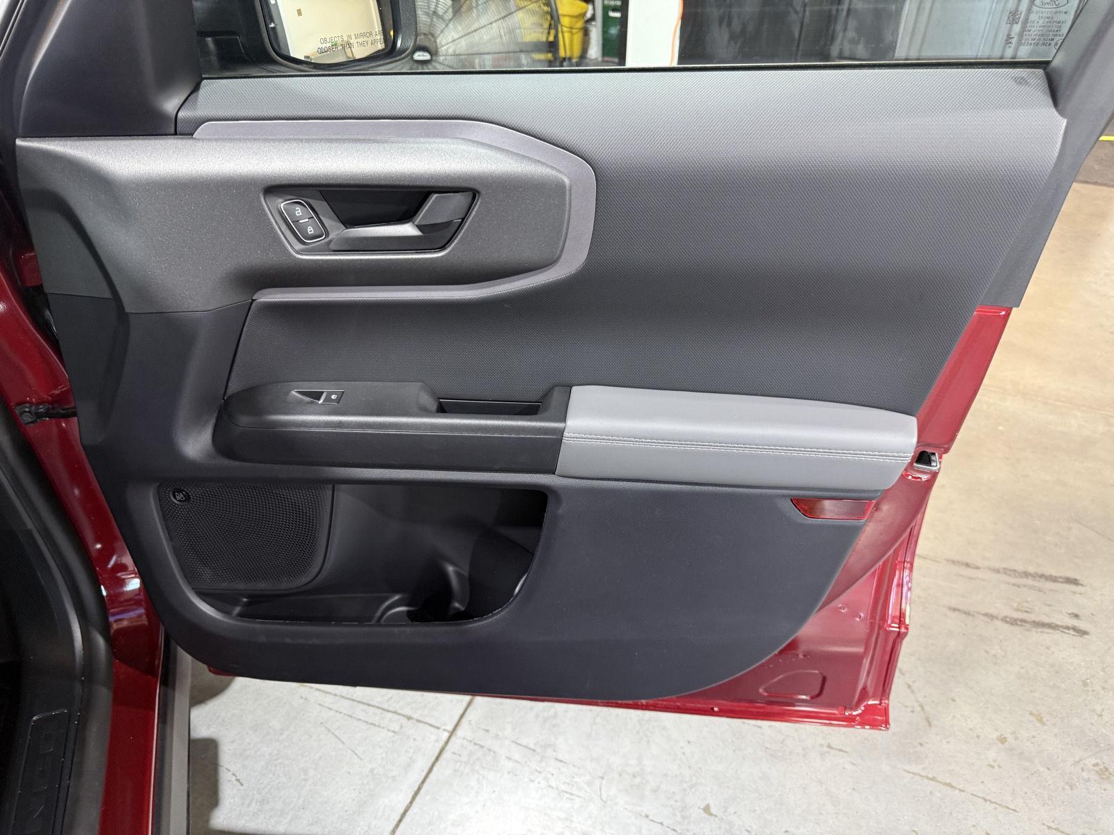 Vehicle photo 25