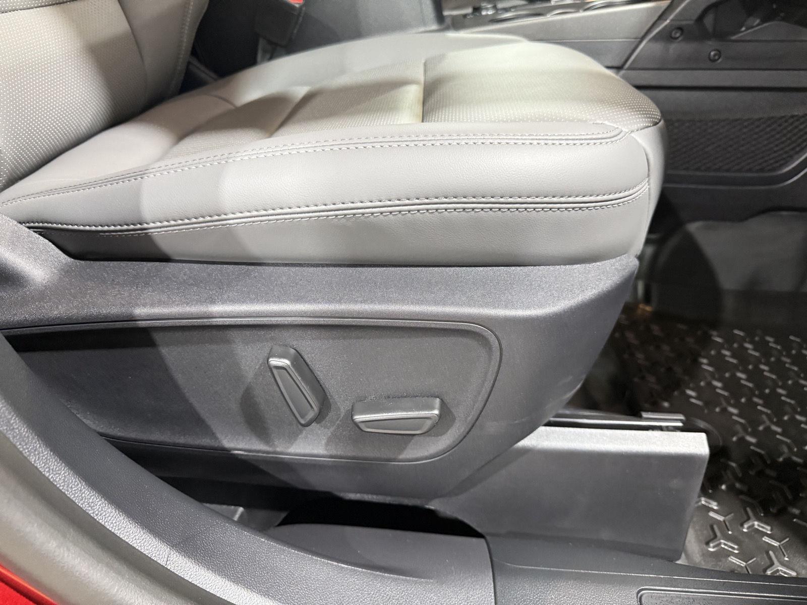 Vehicle photo 27