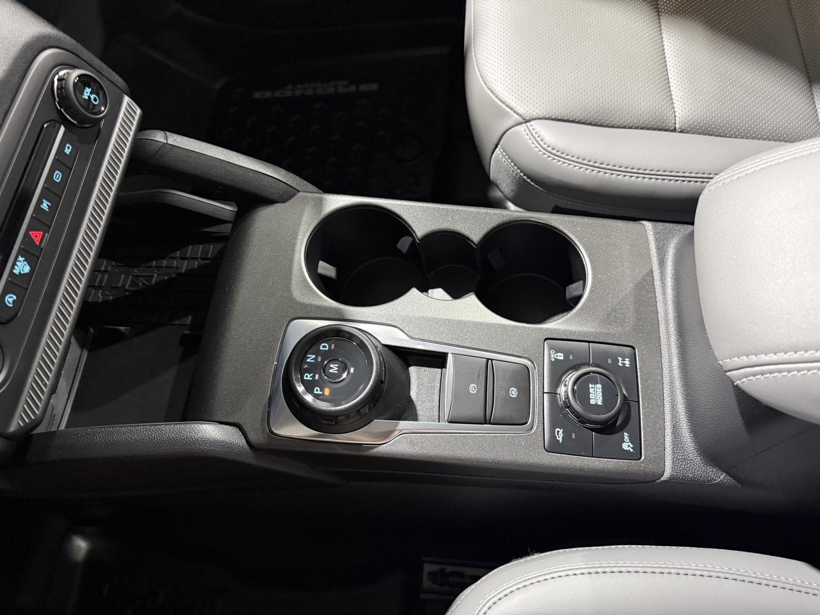 Vehicle photo 29