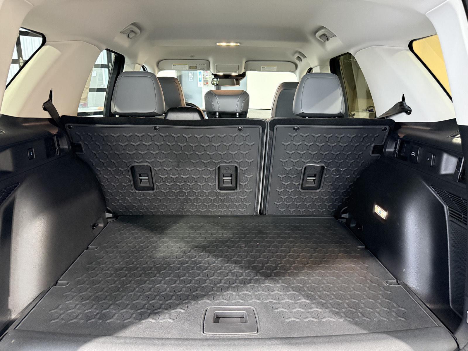 Vehicle photo 35