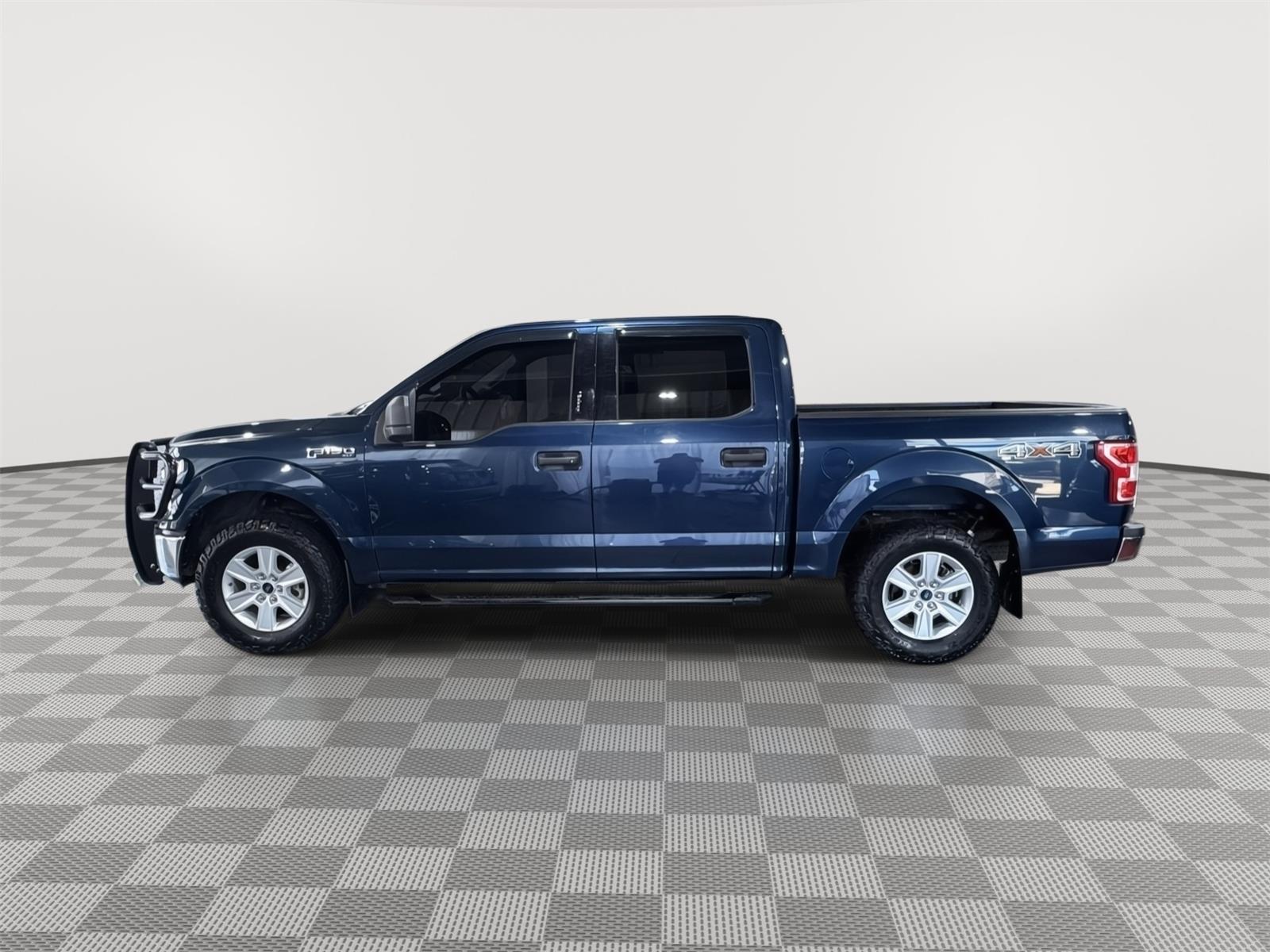 Vehicle photo 2