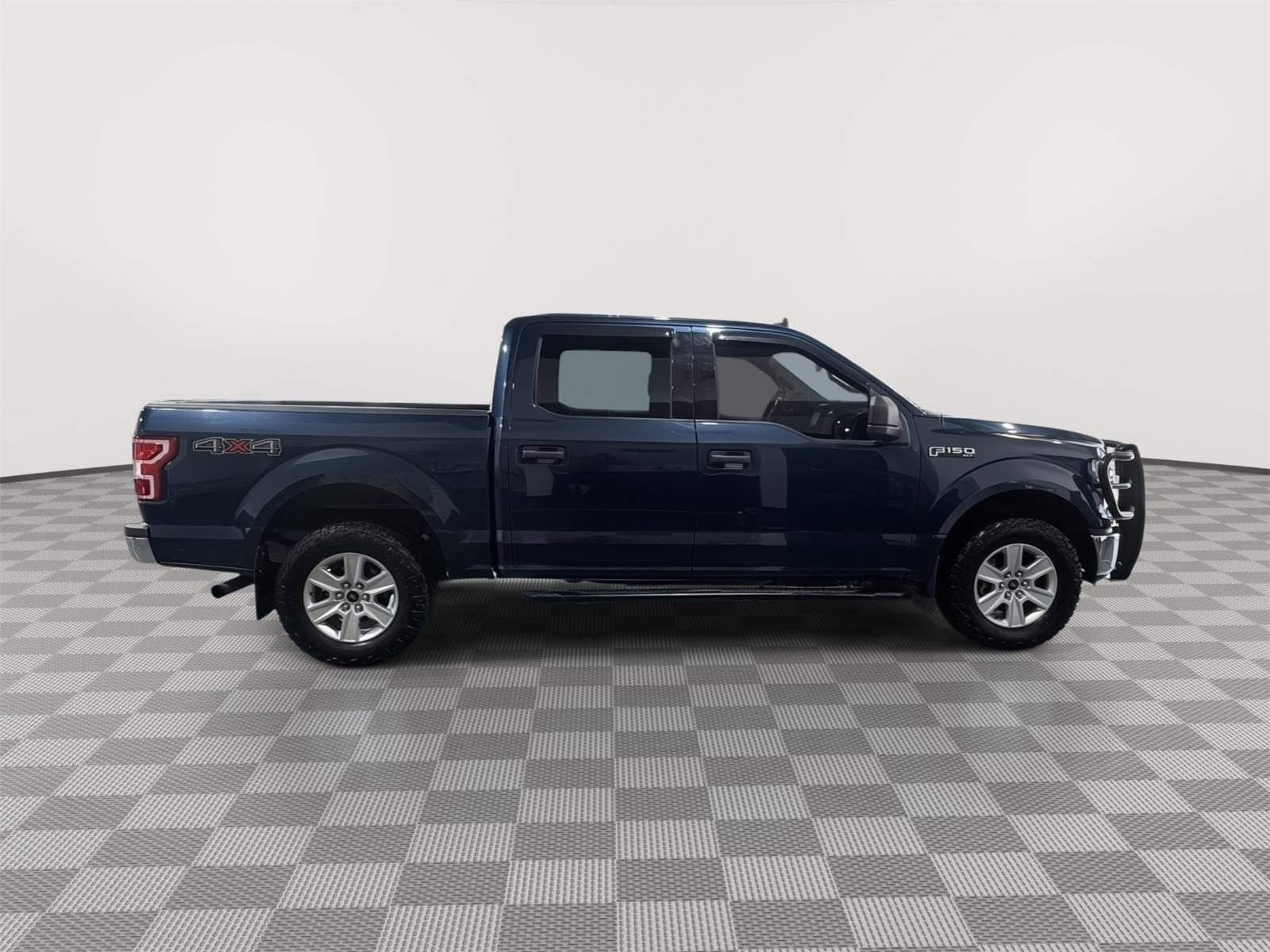 Vehicle photo 6