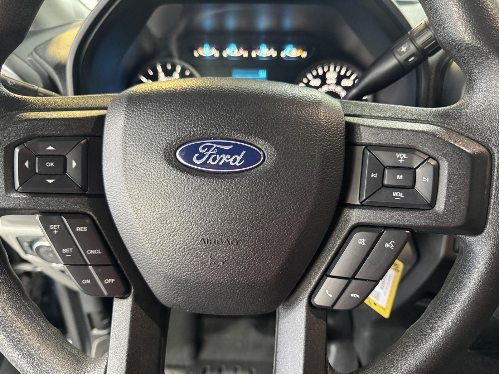 Vehicle photo 13