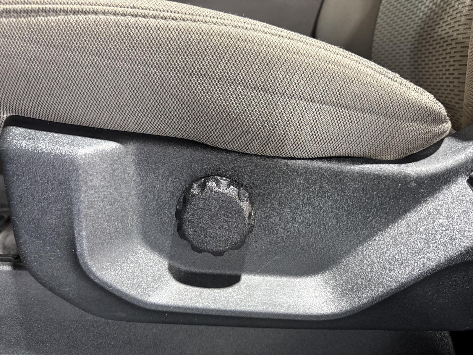 Vehicle photo 18