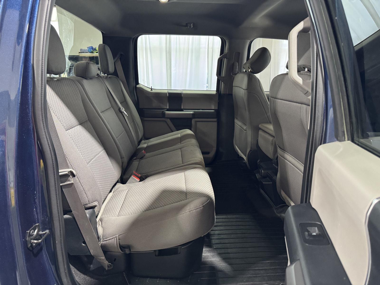 Vehicle photo 23