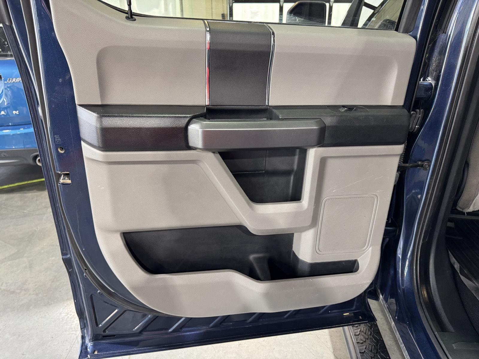 Vehicle photo 25