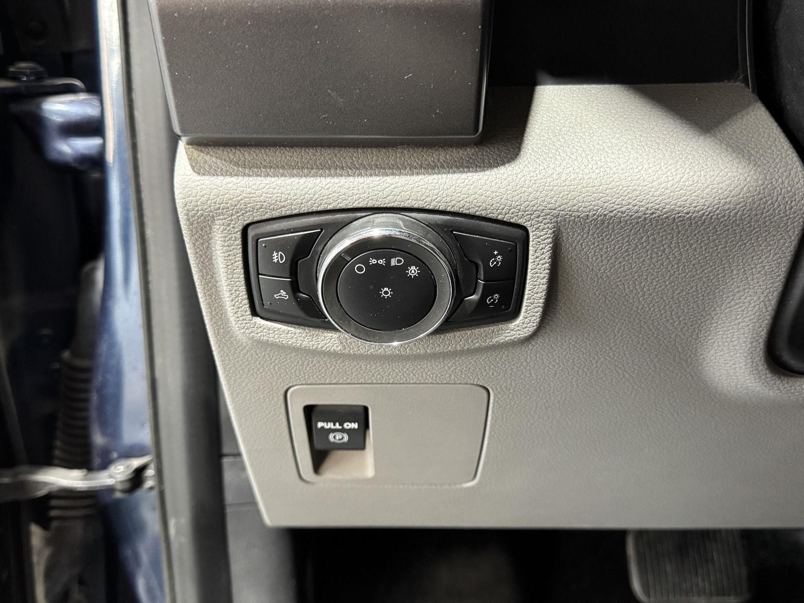 Vehicle photo 28