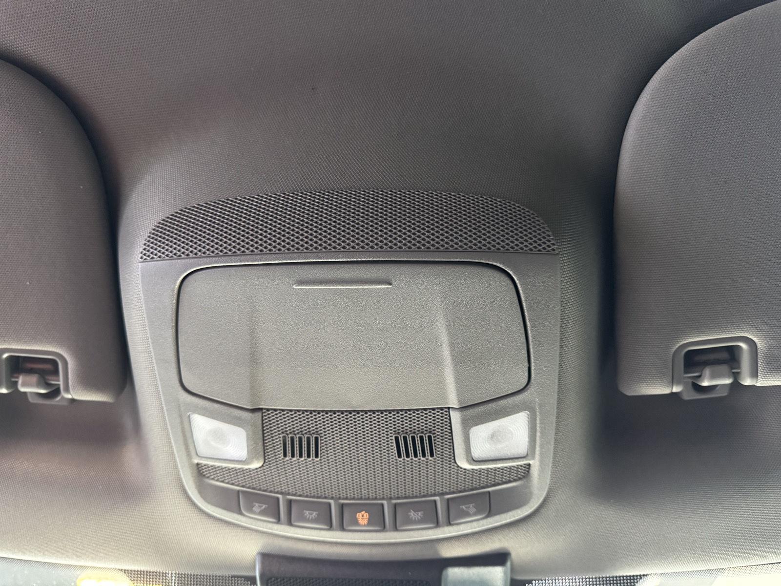 Vehicle photo 33
