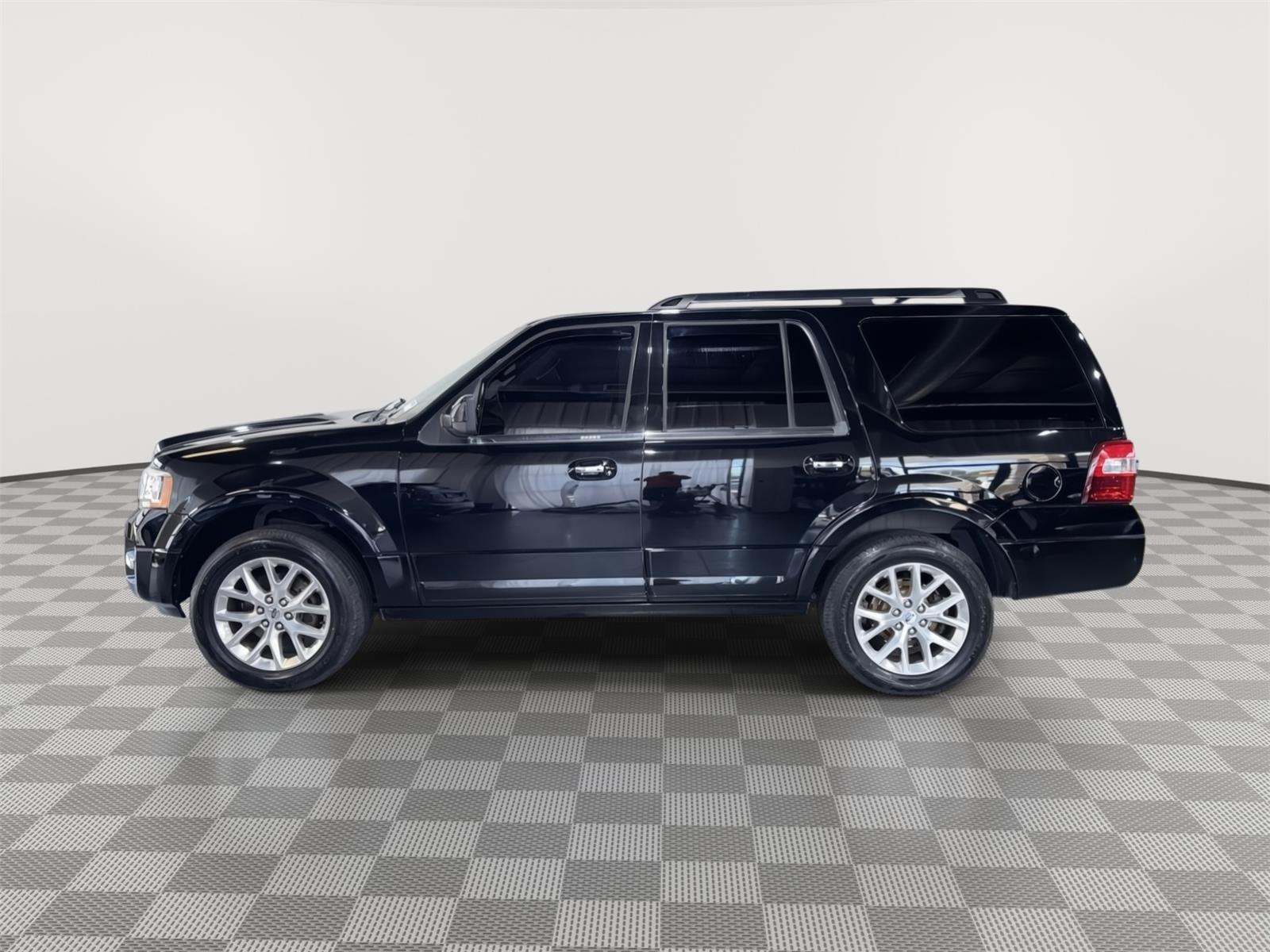Vehicle photo 2