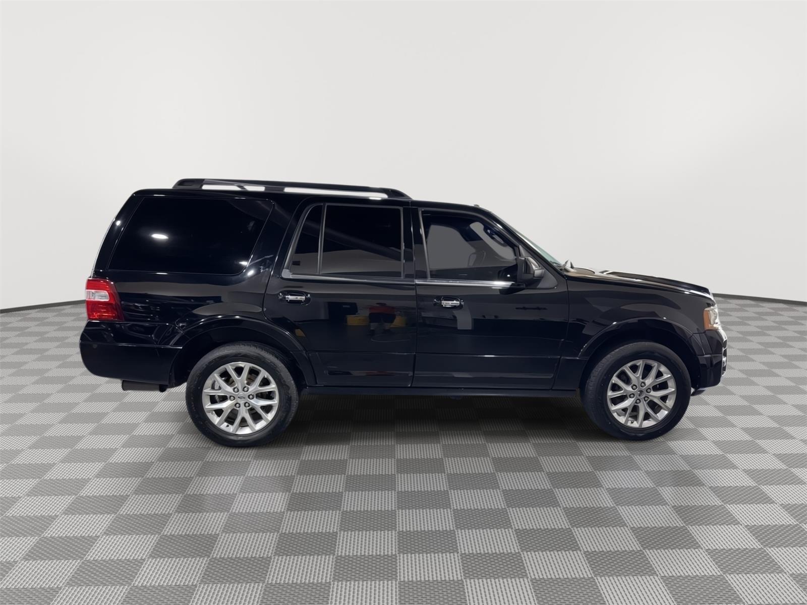 Vehicle photo 6