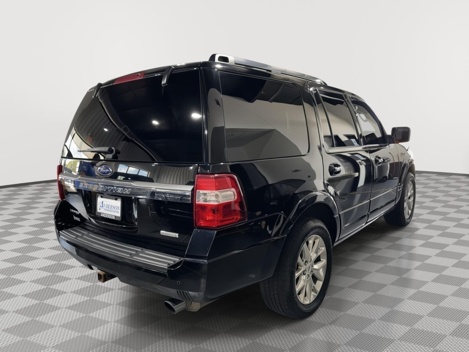 Vehicle photo 7