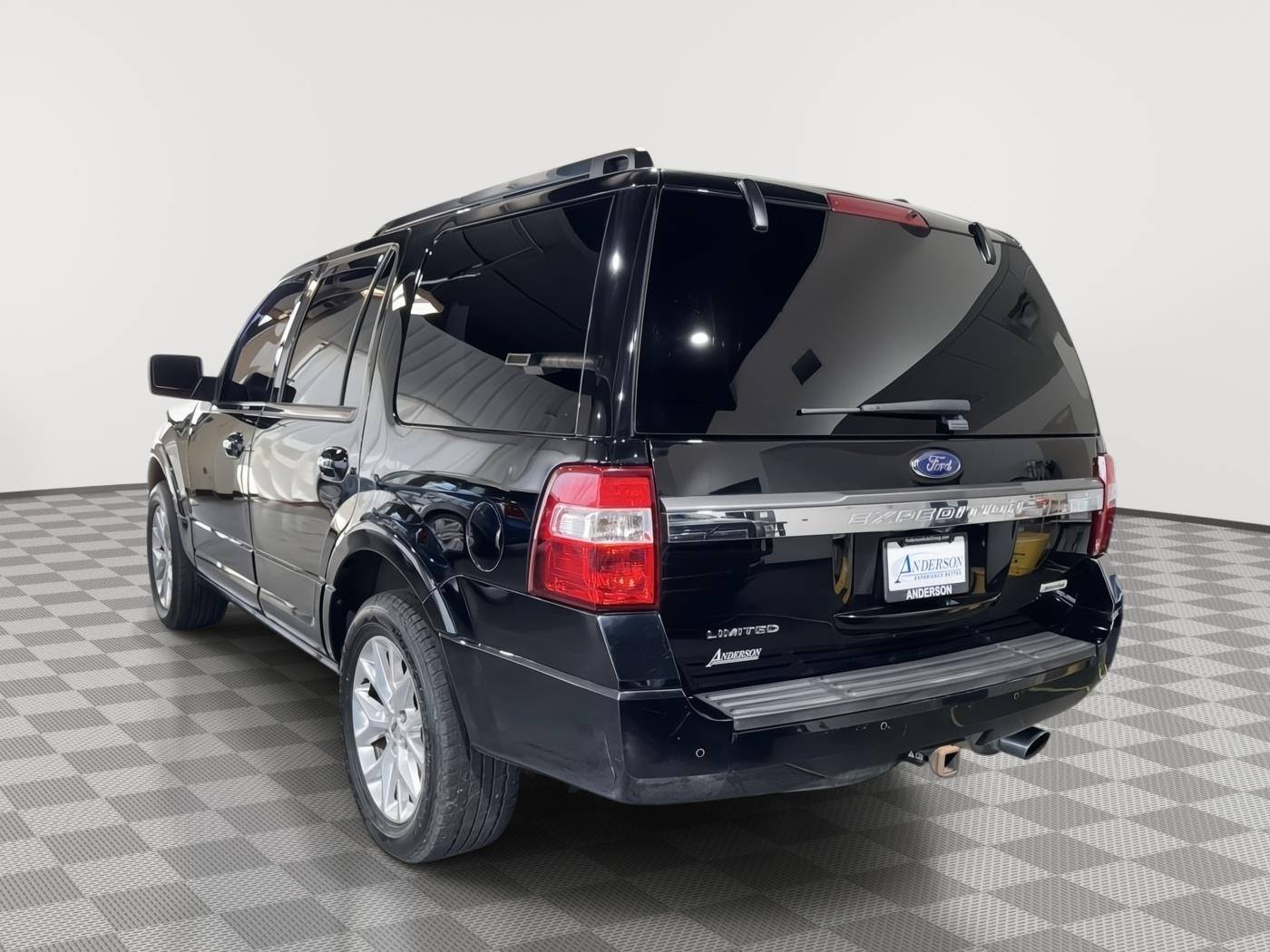 Vehicle photo 9