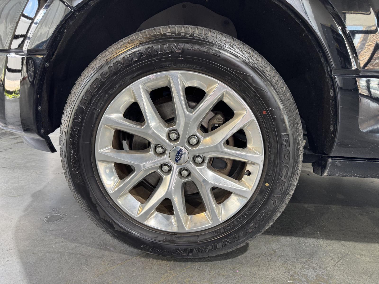 Vehicle photo 10