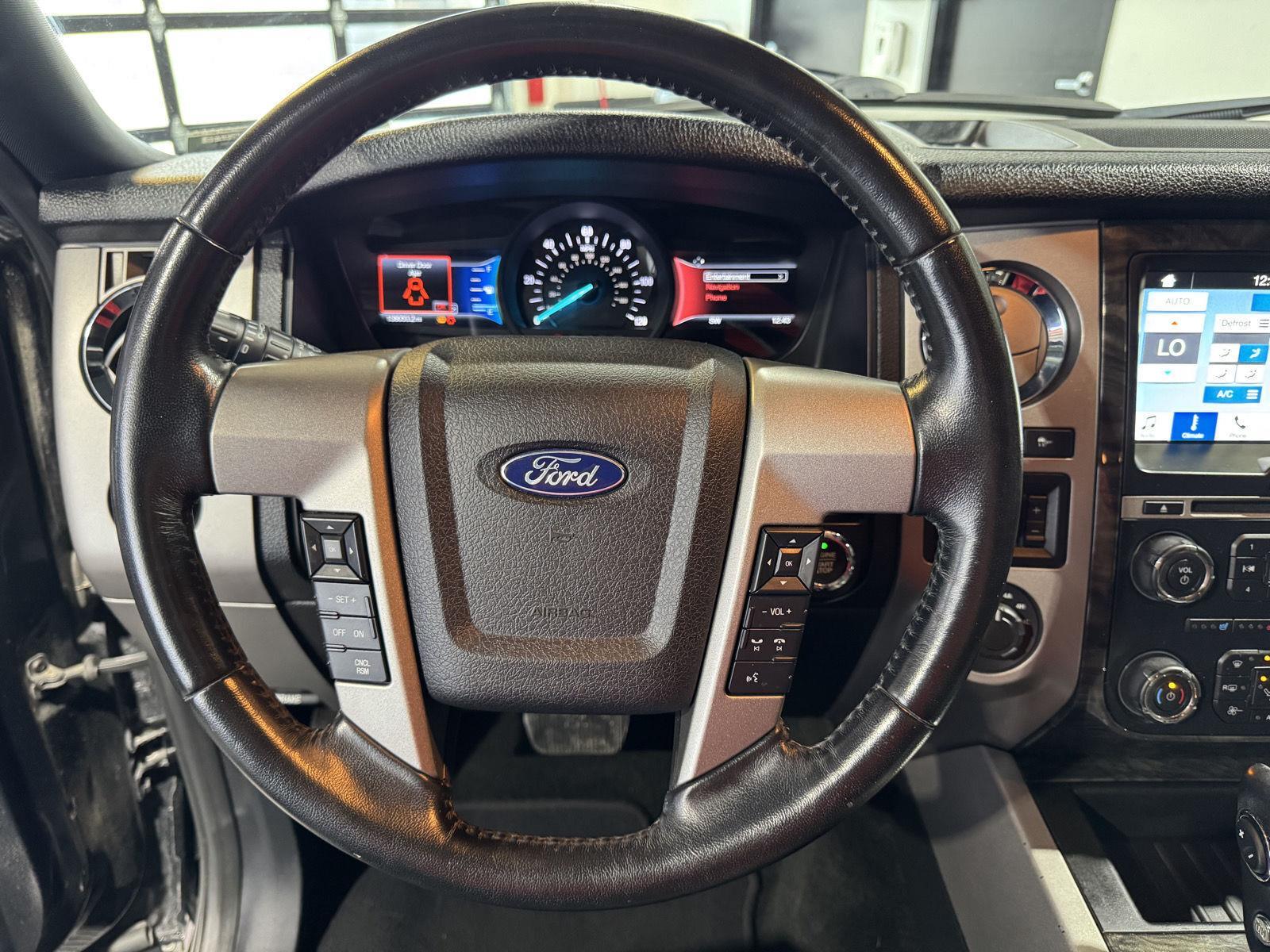 Vehicle photo 12