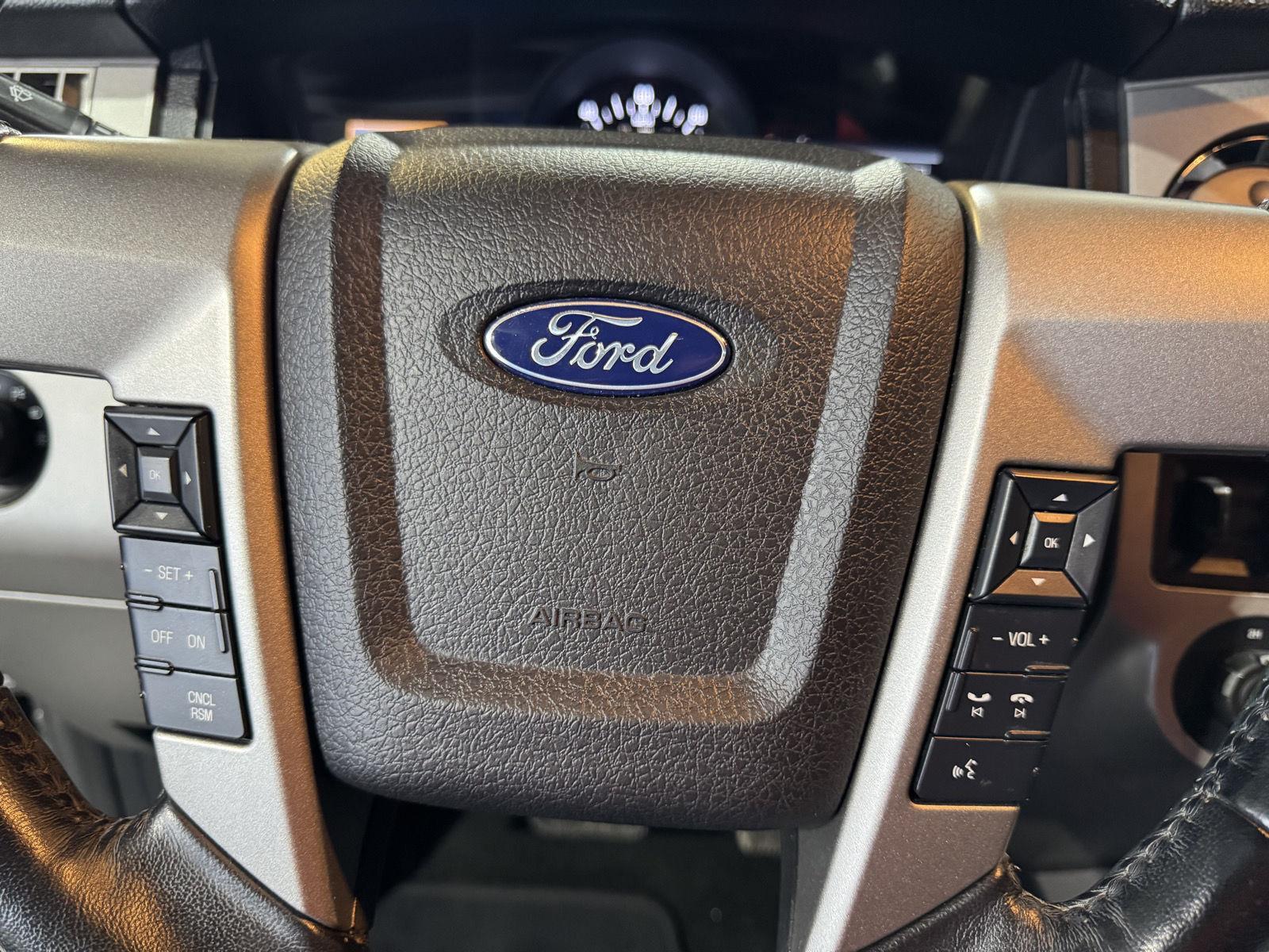 Vehicle photo 13