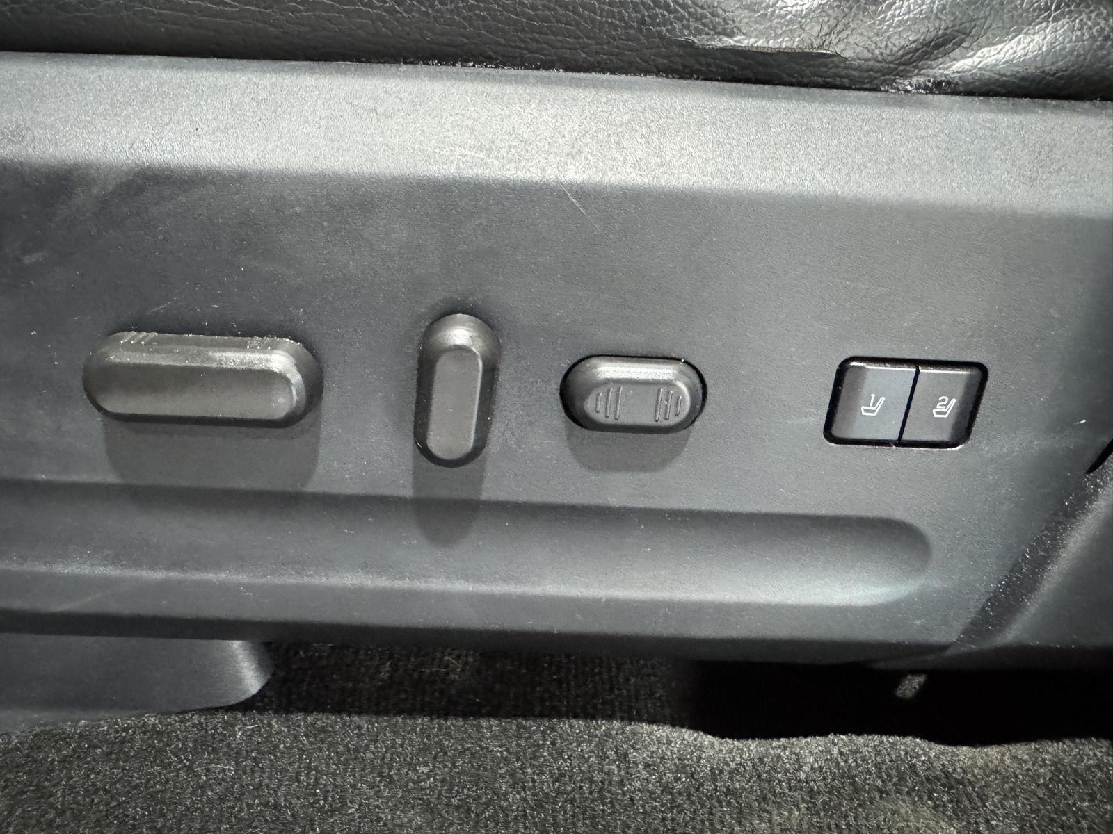 Vehicle photo 19