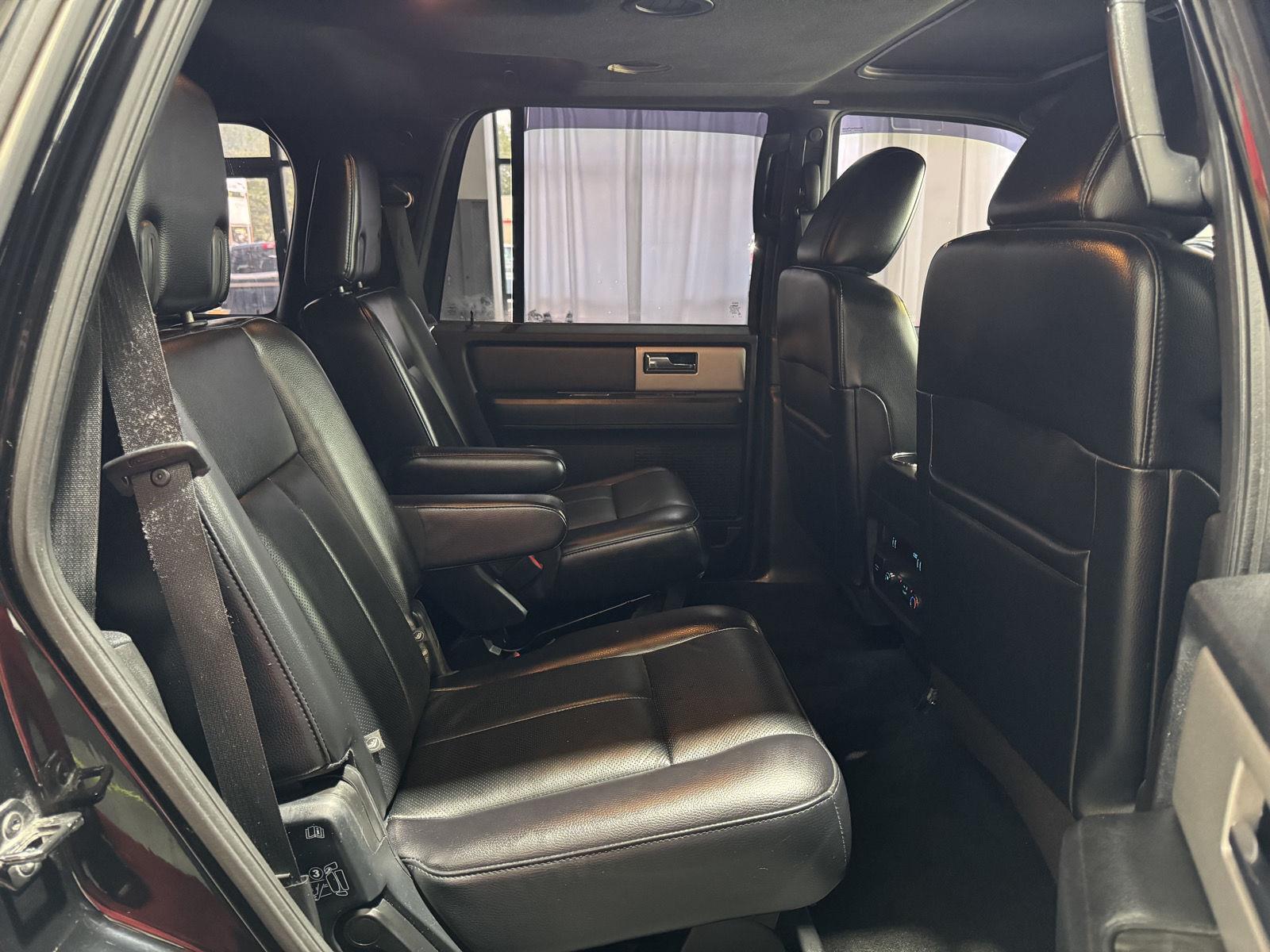Vehicle photo 23