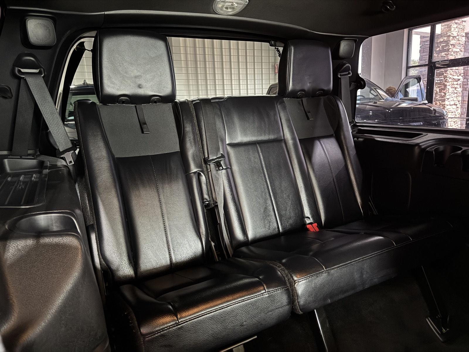 Vehicle photo 24