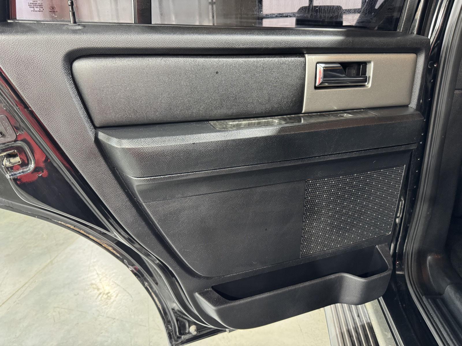 Vehicle photo 25