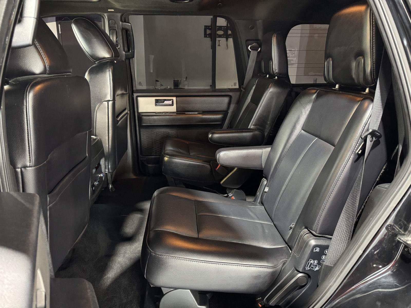 Vehicle photo 26