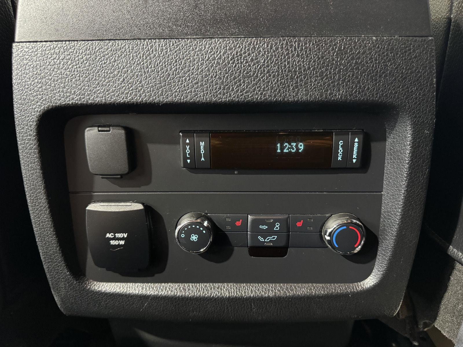Vehicle photo 30