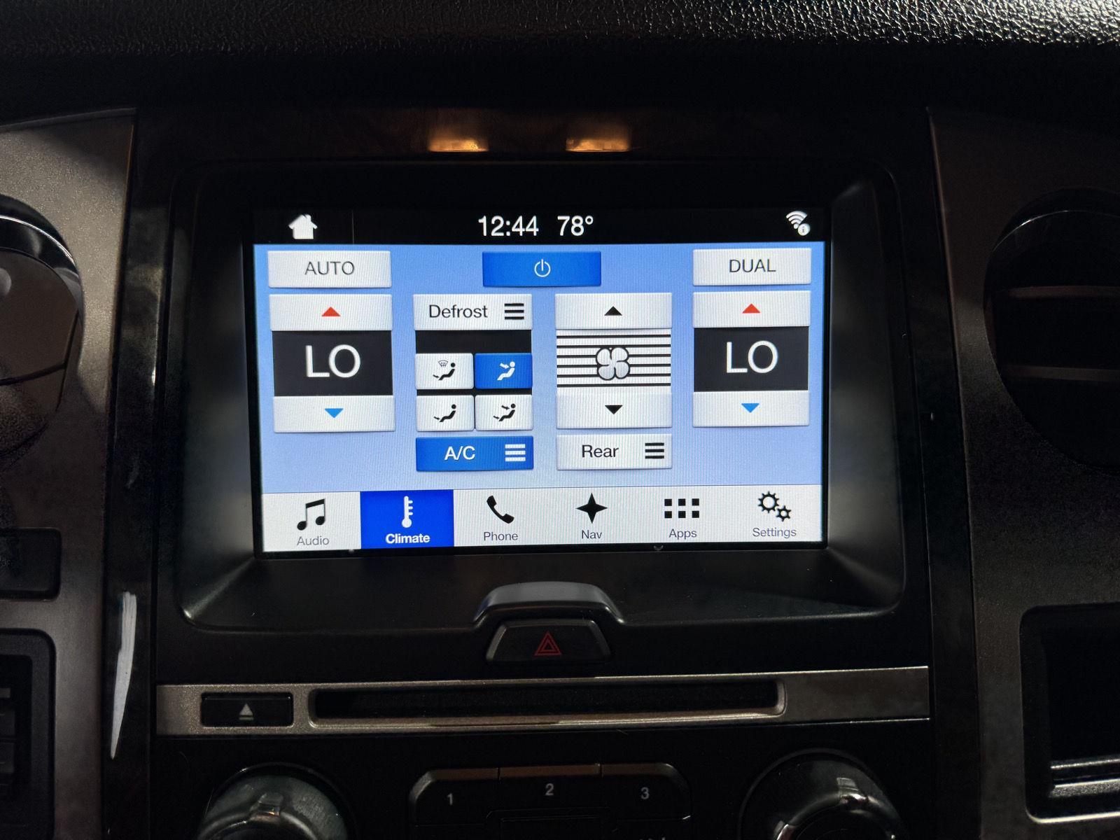 Vehicle photo 32