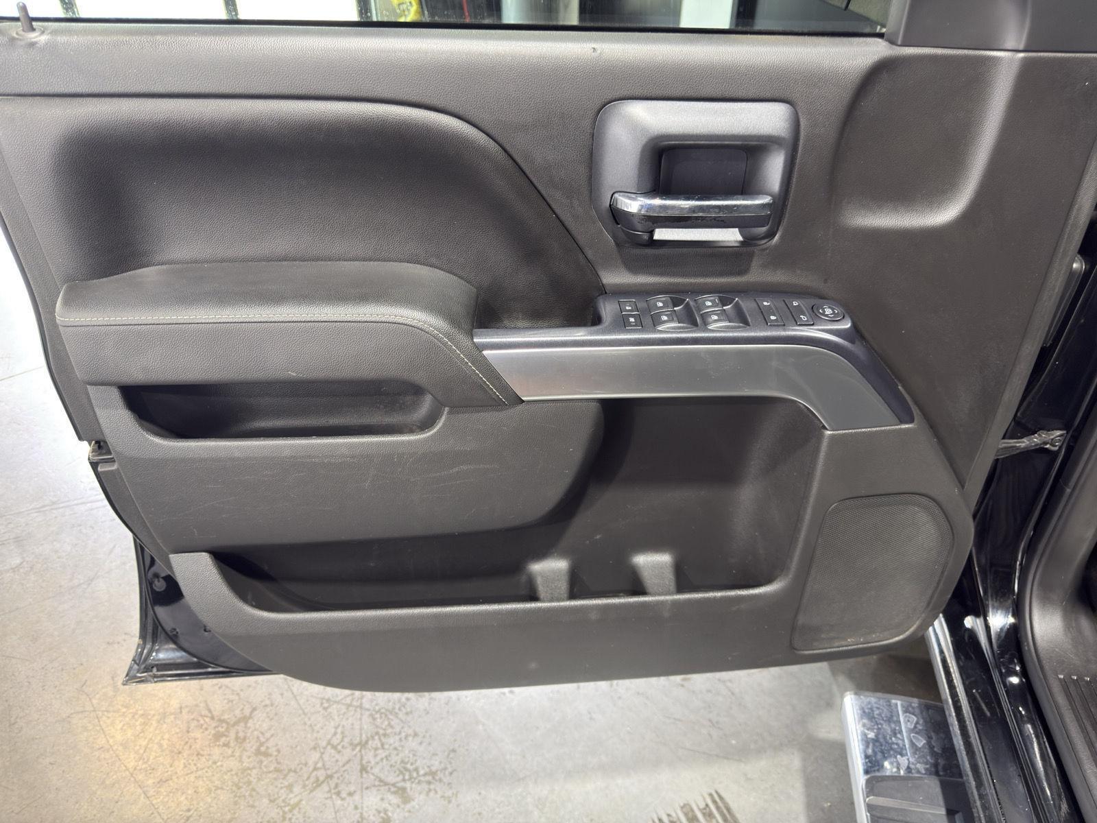 Vehicle photo 21